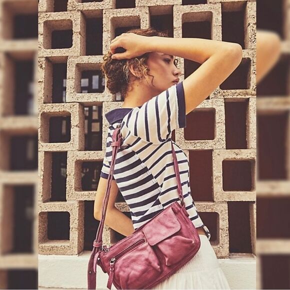 Free People Leather Wade Leather Sling crossbody bag NWT
Magenta retail $88 - Picture 1 of 10